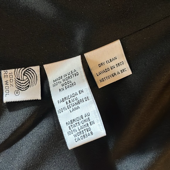 Jones New York black blazer 4P - Picture 3 of 9